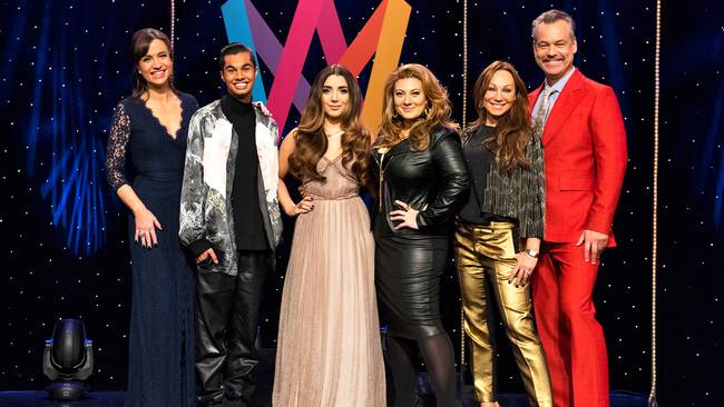 Petra Mede, William Spetz, Gina Dirawi, Sarah Dawn Finer, Charlotte Perrelli och Henrik Schyffert. 