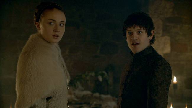 Sansa Stark (Sophie Turner) och Ramsay Bolton (Iwan Rheon) i Game of Thrones.