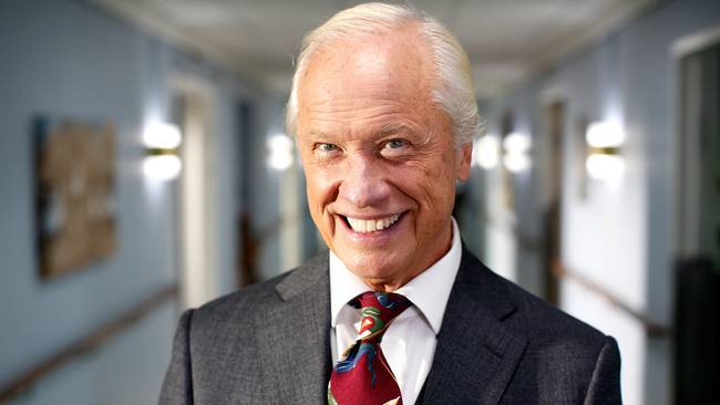 Douglas Leijon spelas av Loa Falkman.