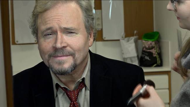 Fredrik Lindström i sminket inför Tror du jag ljuger?