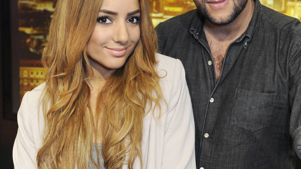 Foto: Carl-Johan Söder/SVT Bild på Gina Dirawi och Edward af Sillén, kommentatorerna under de tre sändningarna från Eurovision Song Contest 2011.