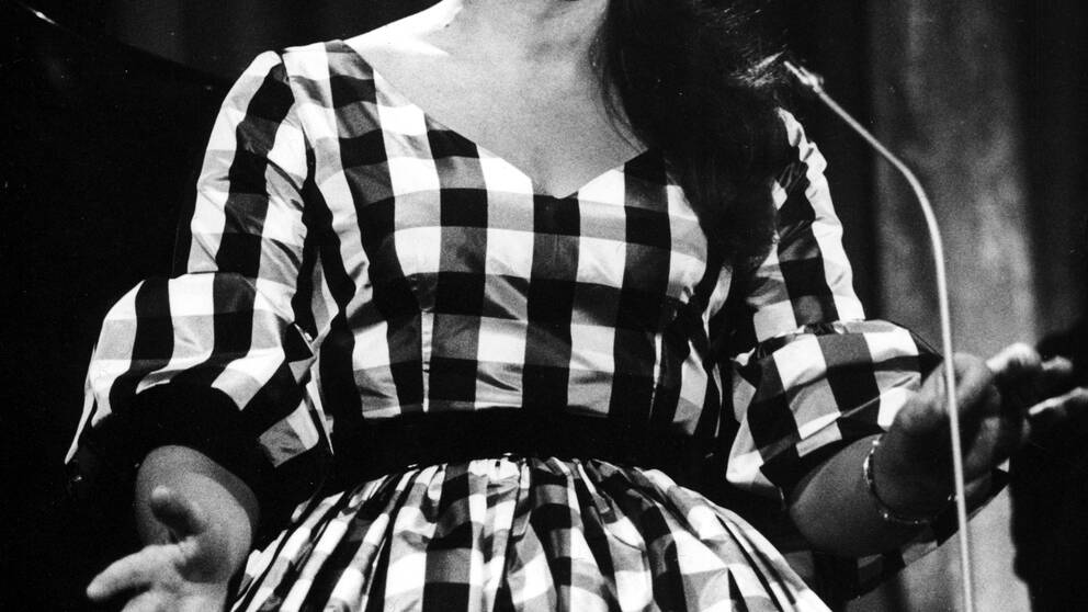 Foto: SVT Bild Inger Berggren framförde det vinnande bidraget "Alla andra får varann" i Melodifestivalen 1960, men till London fick hon inte åka.