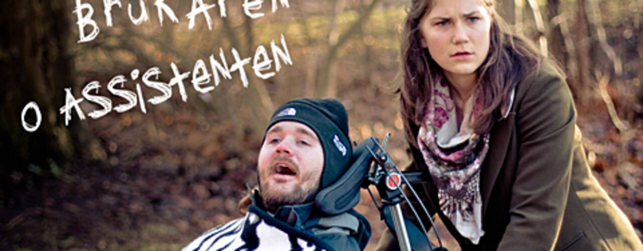 Foto: Tre vänner. Brukaren och assistenten.
