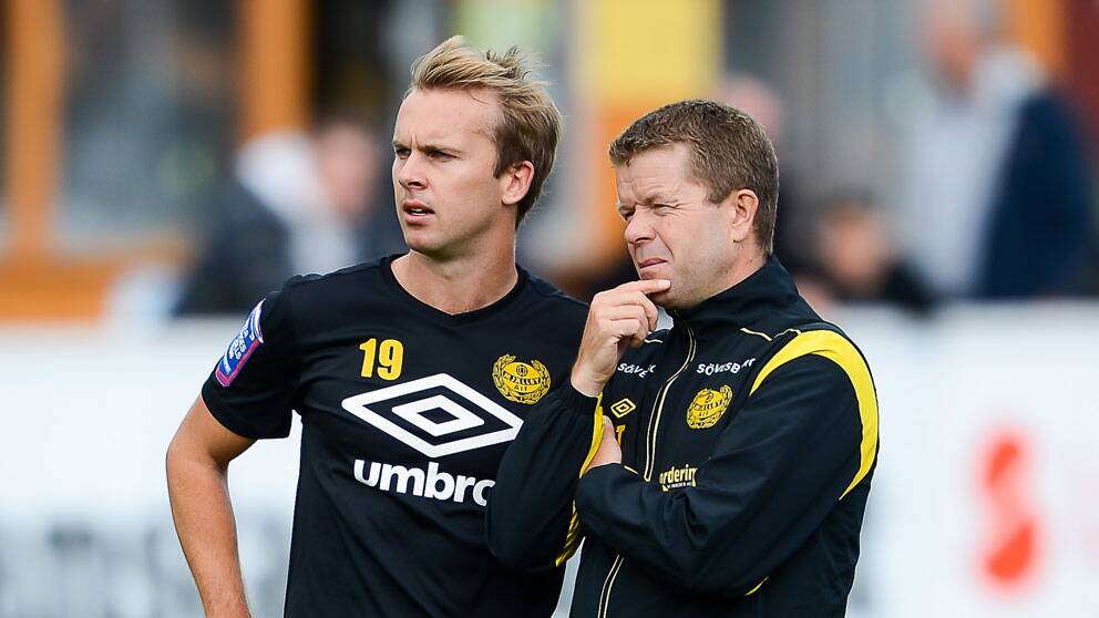 Foto: SCANPIX Craig Henderson och Mjällbys nye tränare, Anders Thorstensson.