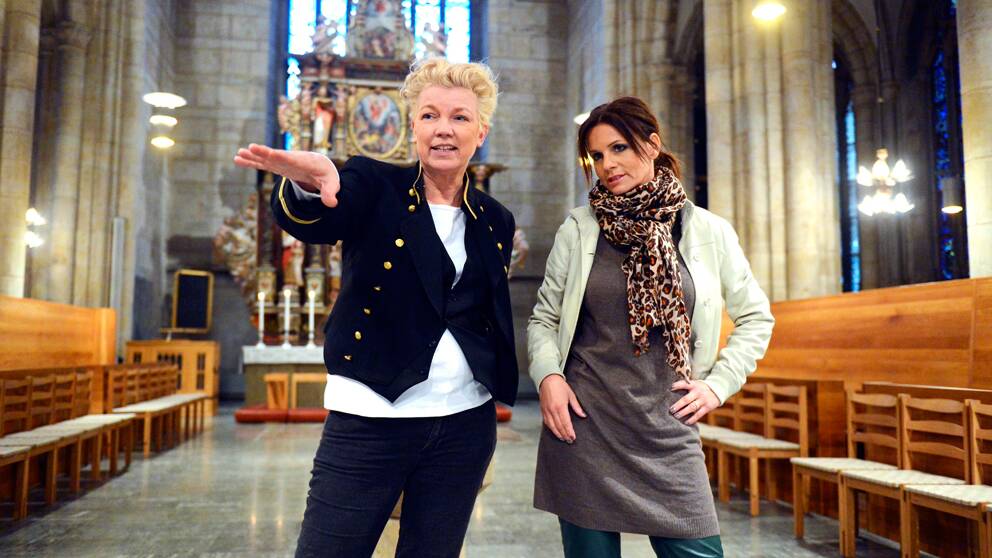 Foto: Carl-Johan Söder/SVT Lena Philipsson och Elisabeth Ohlson Wallin i Skara domkyrka.