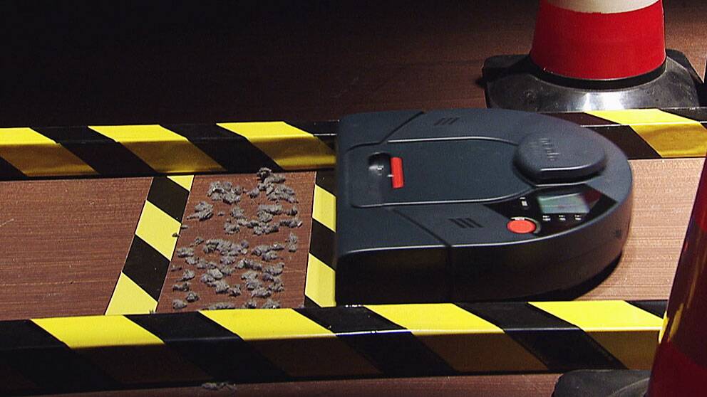 Foto: SVT En robotdammsugare på Plus testbana.