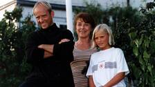Foto: Alexander Crispin/SVT Johan Steen (Samuel Fröler), syster Berit (Helena Brodin), Wilma Steen (Ebba Hultkvist).