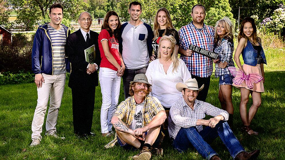 Foto: Peter Cederling/SVT Tio nya amerikaner upptäcker Sverige. Fr.v.: Programledare Anders Lundin, Eric Basir, Lori Ferguson, Shane Booth, Laura McIntyre, Matthew Anderson, Rebecca Redner, Dawn Anderson, Dianne Bennett, John Stenson och Michael Peterson.