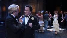 Foto: SVT Magnus Kyhle bakom kulisserna inför operetten Läderlappen.