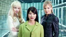 Foto: Johan Paulin/SVT Florentine (Josephine Alhanko), Mimi (Lisette Pagler) och Bea (Marie Robertson) i serien Äkta människor.