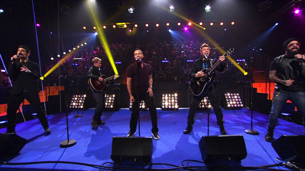 Foto: SVT Backstreet Boys uppträder på Settmans scen.