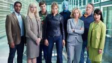 Foto: Johan Paulin/SVT Douglas (Alexander Karim), Florentine (Josephine Alhanko), Odi (Alexander Stocks), Bea (Marie Robertson), Jonas (Måns Nathanaelson), Inger Engman (Pia Halvorsen), Roger Pålsson (Leif Andrée) och Mimi (Lisette Pagler).