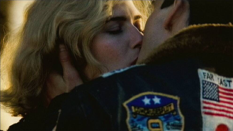Foto: SVT Kelly McGillis och Tom cruise i Top Gun.