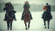 Foto: SVTÅsa Larsson och Karin Alvtegen Åsa Larsson och Karin Alvtegen rider.