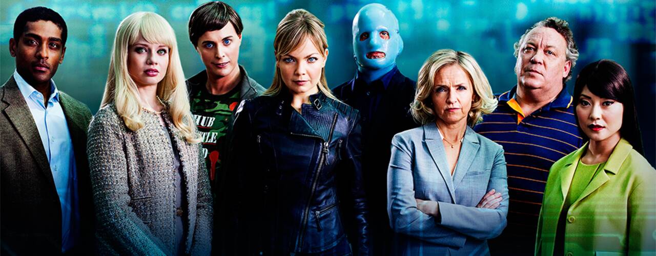 Foto: Johan Paulin/SVT Douglas (Alexander Karim), Florentine (Josephine Alhanko), Odi (Alexander Stocks), Bea (Marie Robertson), Jonas (Måns Nathanaelson), Inger Engman (Pia Halvorsen), Roger Pålsson (Leif Andrée) och Mimi (Lisette Pagler) i Äkta människor.