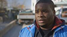 Fahd Luyombya arbetar som kontaktperson mellan fastighetsbolag och ungdomar i Husbyområdet.