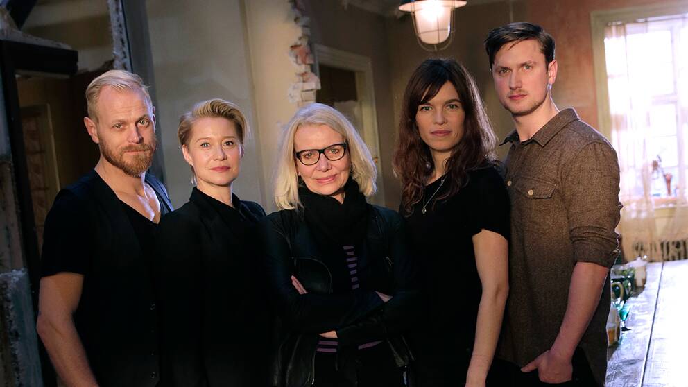 Foto: Bjarne Bergius Hermansen/SVT Frederik (Carsten Bjørnlund), Gro (Trine Dyrholm), Veronica (Kirsten Olesen), Signe (Marie Bach Hansen) och Emil (Mikkel Boe Følsgaard).