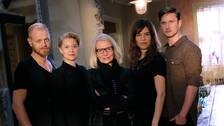 Foto: Bjarne Bergius Hermansen/SVT Frederik (Carsten Bjørnlund), Gro (Trine Dyrholm), Veronica (Kirsten Olesen), Signe (Marie Bach Hansen) och Emil (Mikkel Boe Følsgaard).