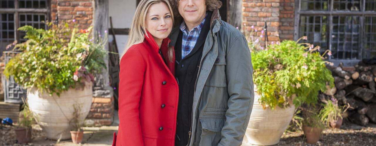 Foto: BBC Polly Creek (Sarah Alexander) & Jonathan Creek (Alan Davies)