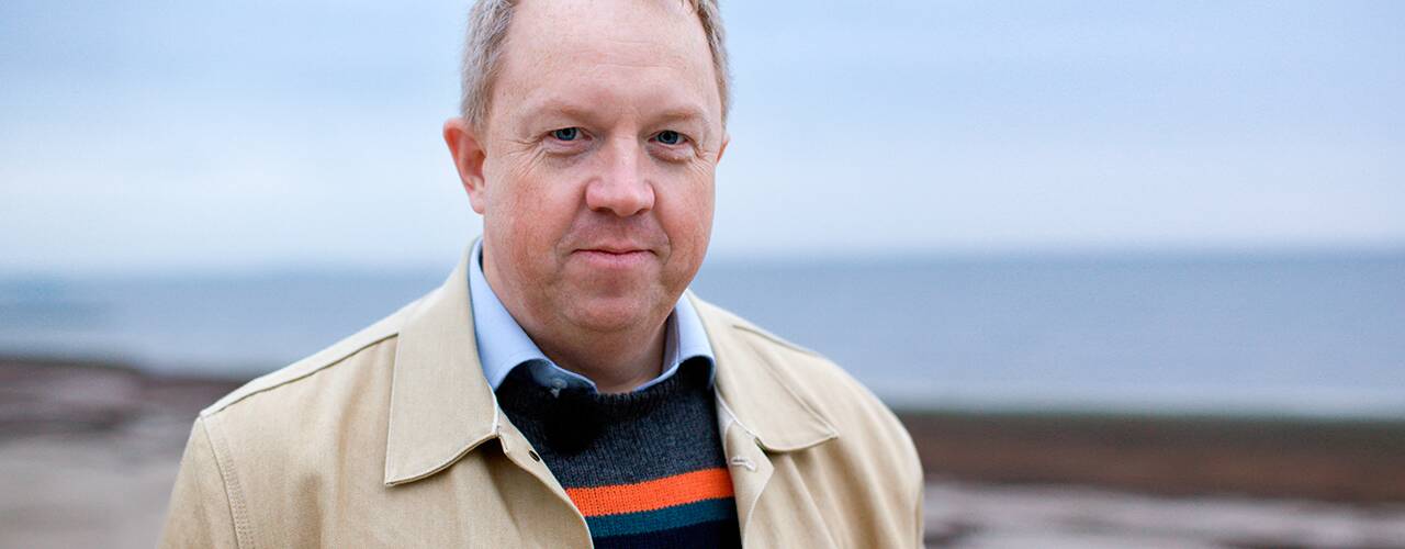 Foto: SVT Valprogram där Anders Jansson besöker de kommuner där respektive riksdagsparti fått högst procentandel röster lokalt.