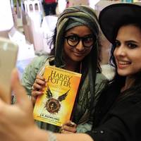 Från boksläppet av den nya Harry Potter-boken i den indiska staden Chennai . 