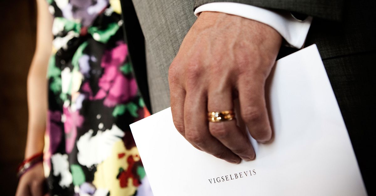 Sex Av Tio Gifta Kvinnor Byter Efternamn SVT Nyheter