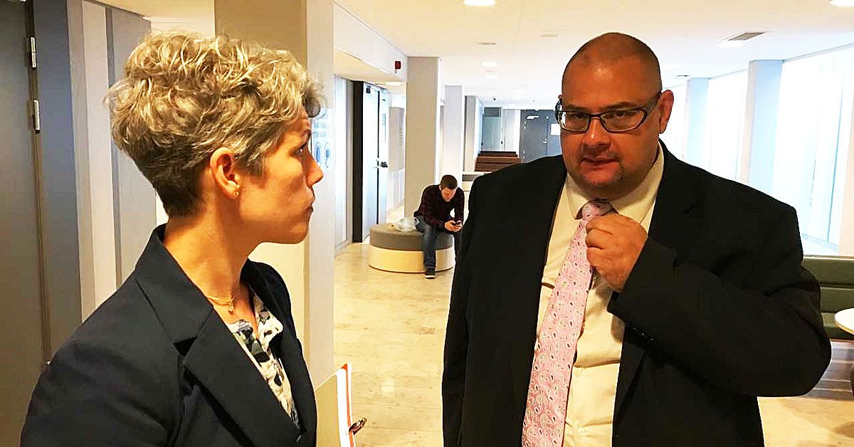 Efter knivattack mot 82 åring man häktad för grovt olaga hot SVT Nyheter