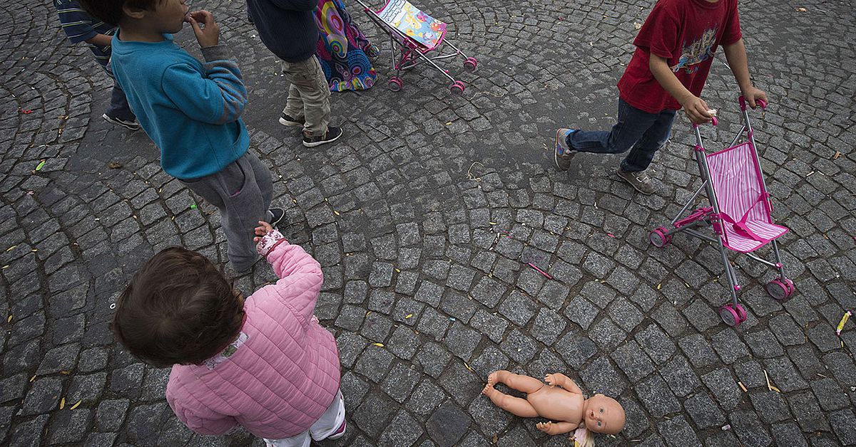 Flyktingbarn Tvingas S Lja Sex Svt Nyheter