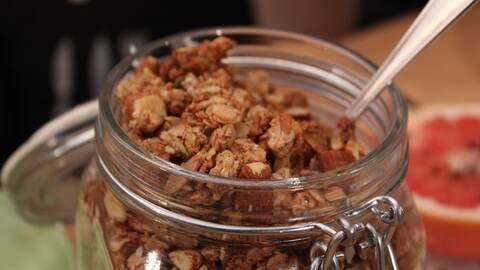 granola med äppeljuice