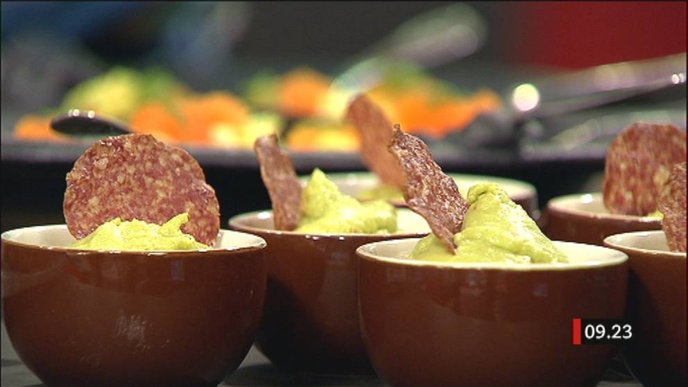 Bubbel med goda tilltugg till vårens fester SVT recept