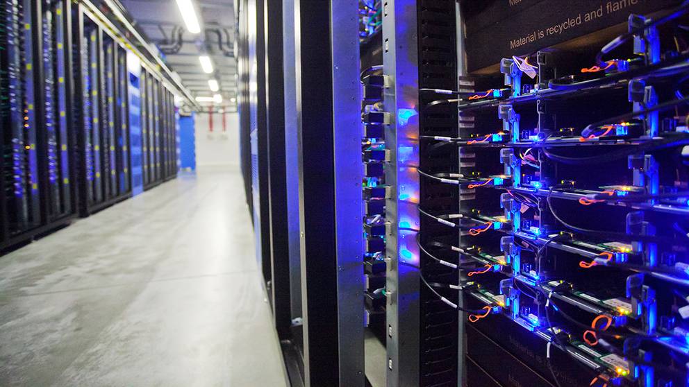 Ännu en serverhall invigs | SVT Nyheter