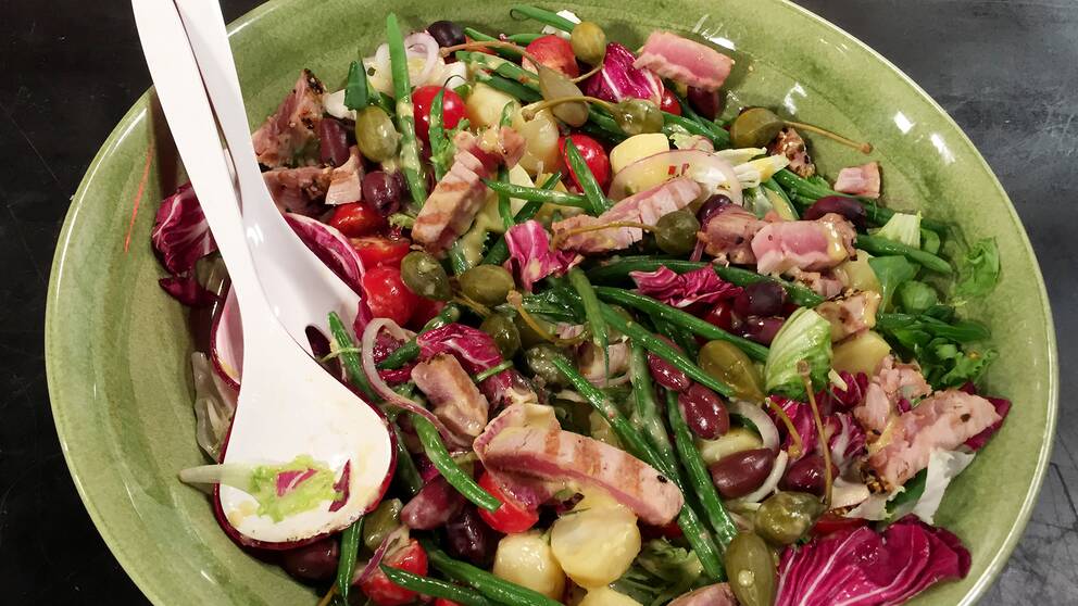 Lyxig tonfisksallad med caesardressing SVT recept