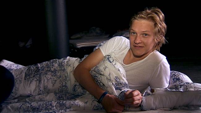 Studenterna sover på golvet u2013 i en källare SVT Nyheter Studenterna sover på golvet u2013 i en källare SVT Nyheter