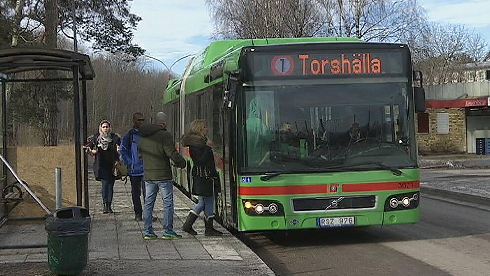 Bussen bekogeld Bussen bekogeld