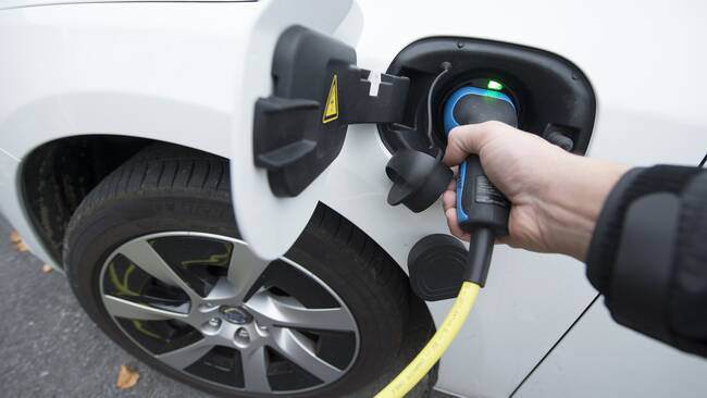från 2019 ska alla volvobilar ha elmotor | svt nyheter