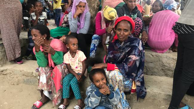 A woman and her child who crossed the border to Ethiopia.