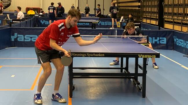 play table tennis tournament