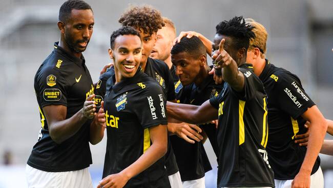 Två mål på tre minuter – AIK leder derbyt