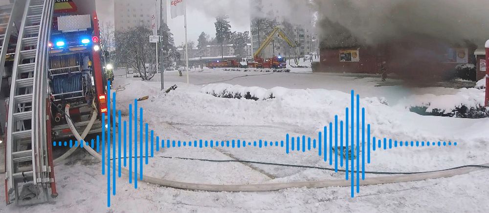 Brandbil utanför den rykande ica-butiken vid branden på Haga i Västerås