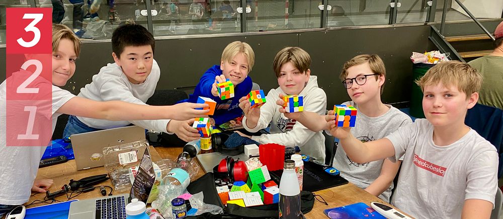 Rubiks kuber och deltagare på SM i Sala