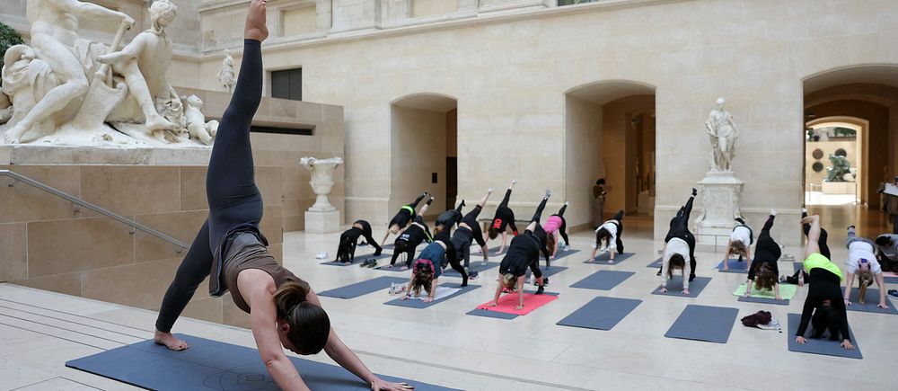 Yoga på Louvren