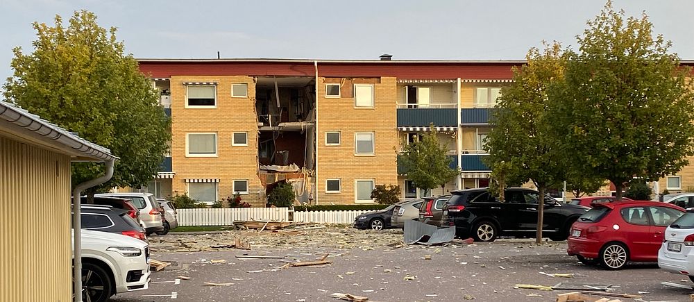 Stora skador på den explosionsdrabbade fastigheten i Linköping.