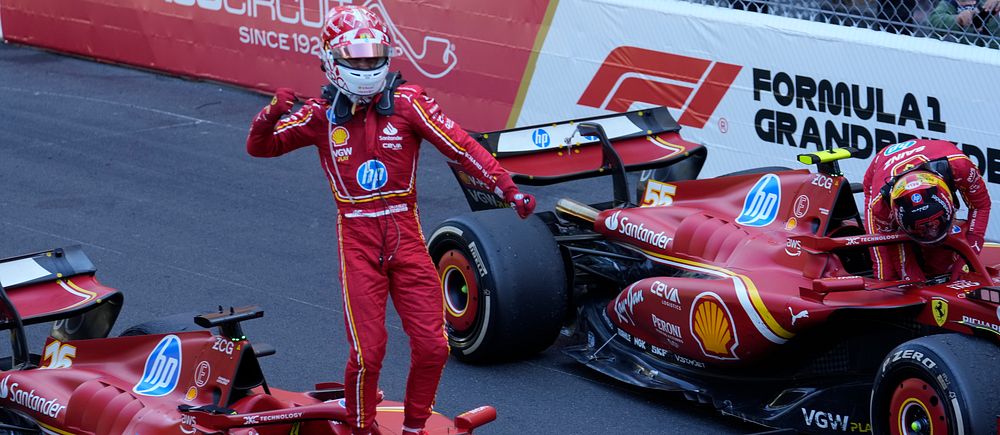 Charles Leclerc firar segern i Monaco