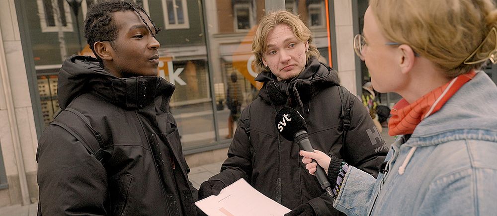 Enkät på stan – två män svarar på reporterns frågor