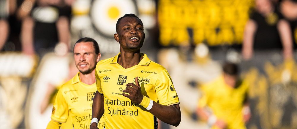 Abdullai Jalal jublar efter sitt första mål mot AIK