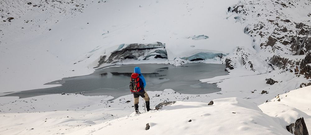 När glaciologen och aktivisten Erik Huss kom fram till svenska Kårsaglaciären för att försöka rädda den – var det för sent. Glaciären hade redan kollapsat.