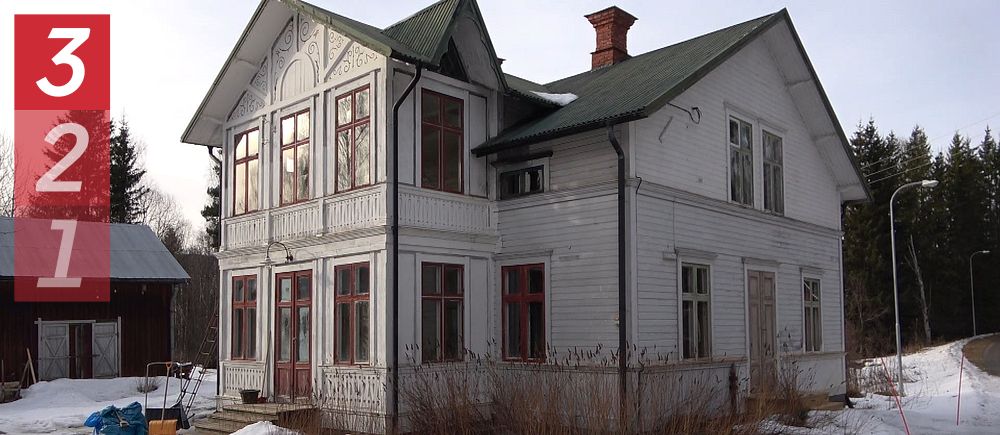 Ett stort vitt hus från 1800-talet.