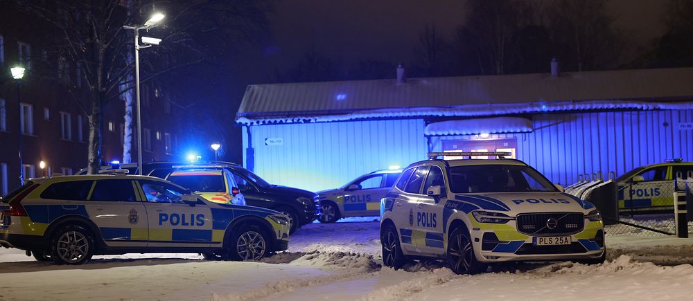 Flera personer har skadats i en skjutning i Södertälje, enligt polisen.