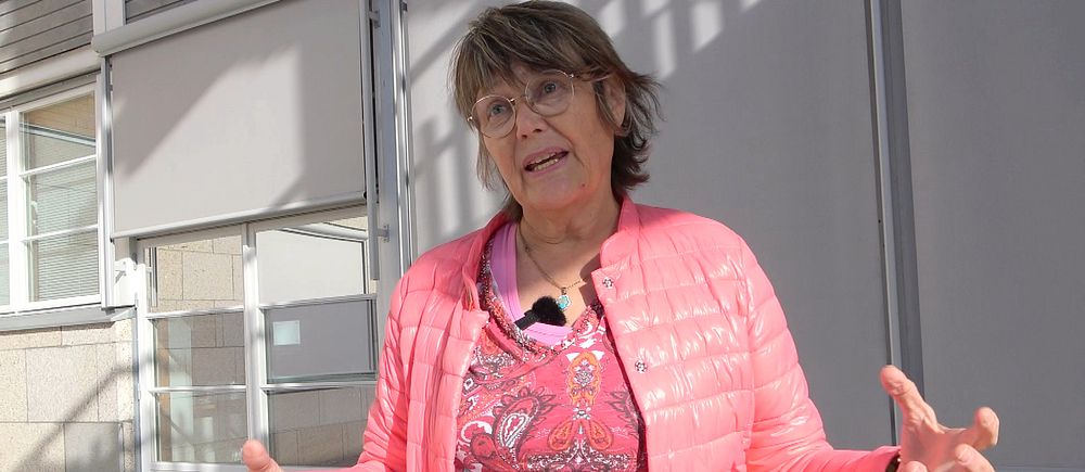 Marie Buhr (V) med rosa jacka.
