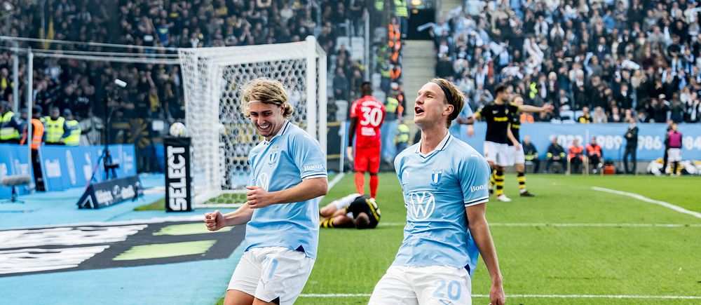 Sebastian Nanasi och Erik Botheim firar när Malmö FF vann över AIK med 5-0.